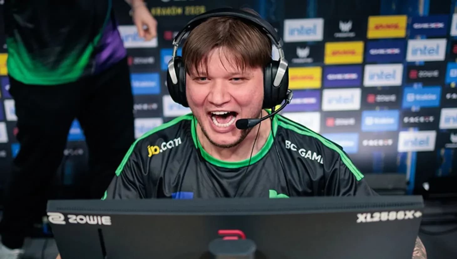 S1mple не проиграл ни одной дуэли против Vitality в матче на IEM Atlanta