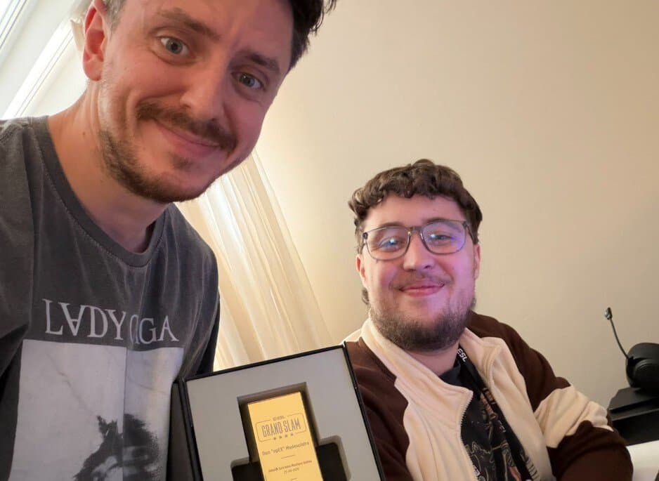 Апекс сфотографировался c Зайву и наградой за ESL Grand Slam: «Мои два золотых слитка»