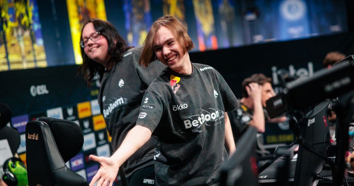 Donk в шоке после потного матча против G2 Esports