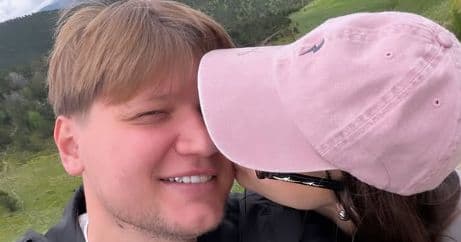 S1mple поехал в отпуск с новой девушкой-моделью
