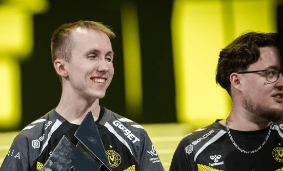 Ropz на вопрос «Чем чистишь монитор?»: «Водой из ванны Зайву»