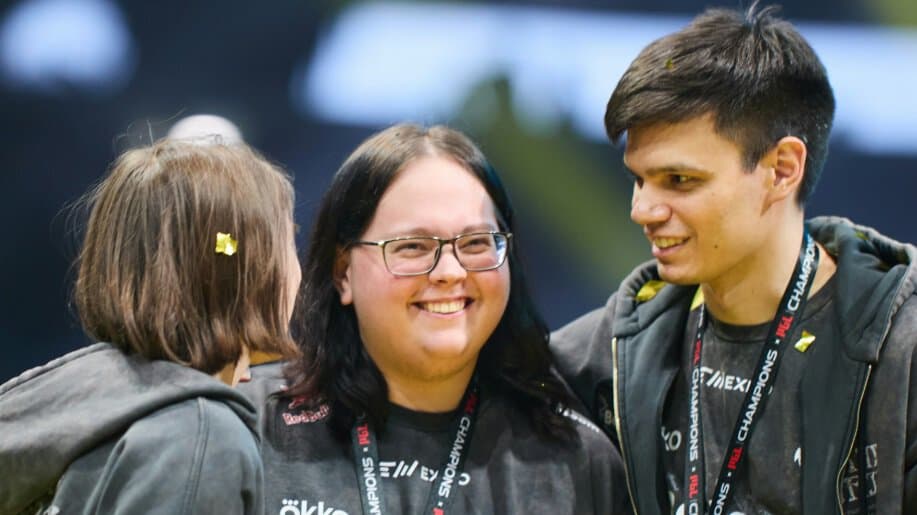 «Влад, можешь Эхо Слэм нажать?» Magixx вышел к толпе фанатов на PGL Astana